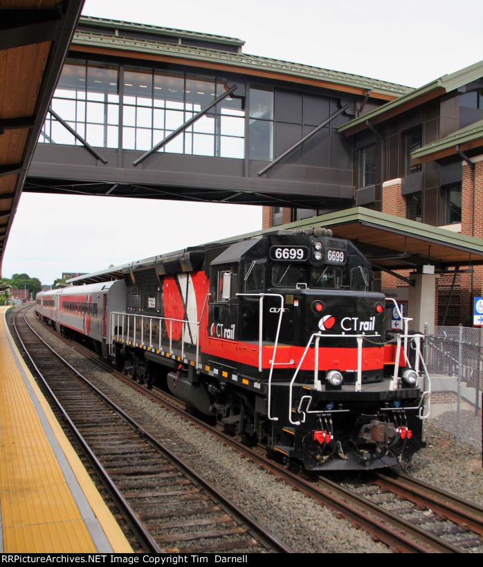 CDOT 6699 on train 4458